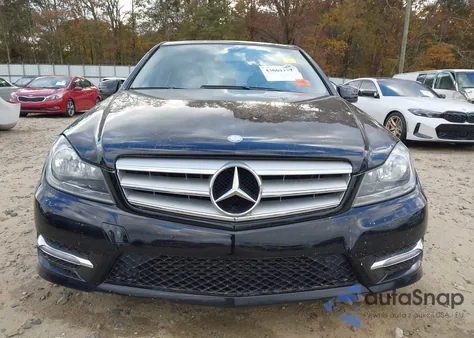 2012 Mercedes-Benz C 250 Sport z USA, uszkodzony, nr VIN WDDGF4HBXCA636231